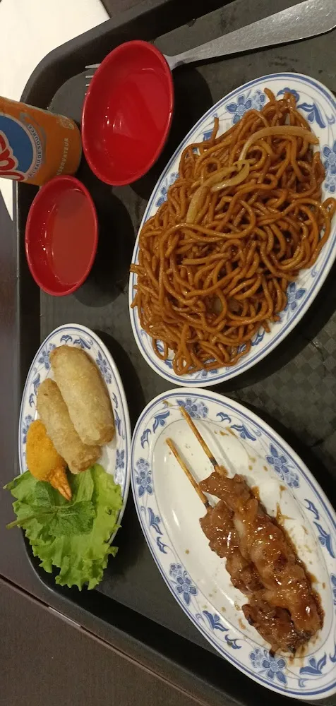 Nouilles Pince de Nems Aux Crevettes Brochette de Poulet